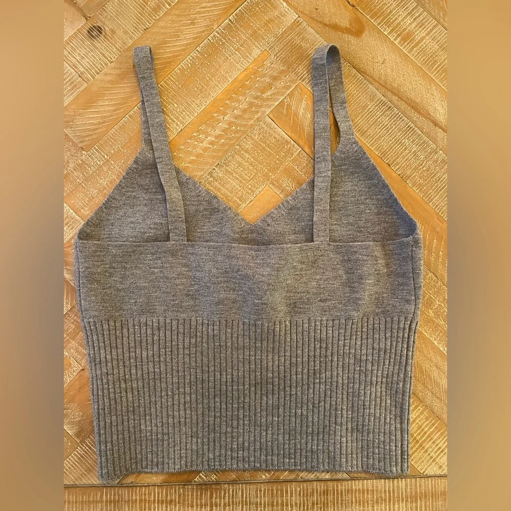 Alice + Olivia classics crop top sleeveless sweater gray size medium - Picture 2 of 5